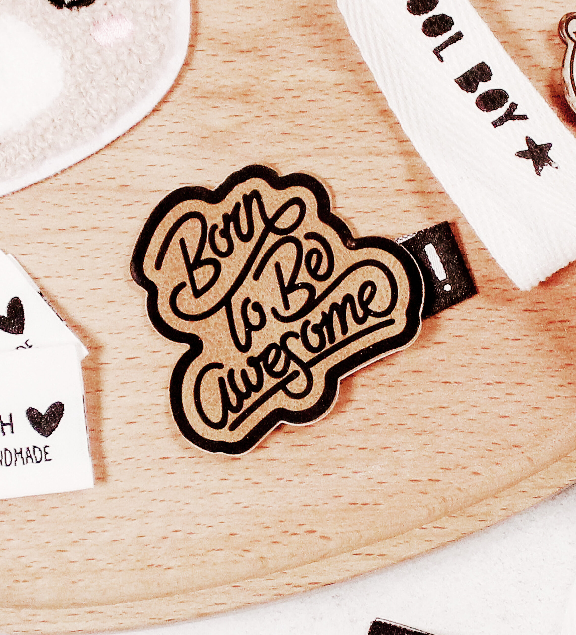 Kunstlederlabel *iron-on - "born to be awesome" – Bild 2